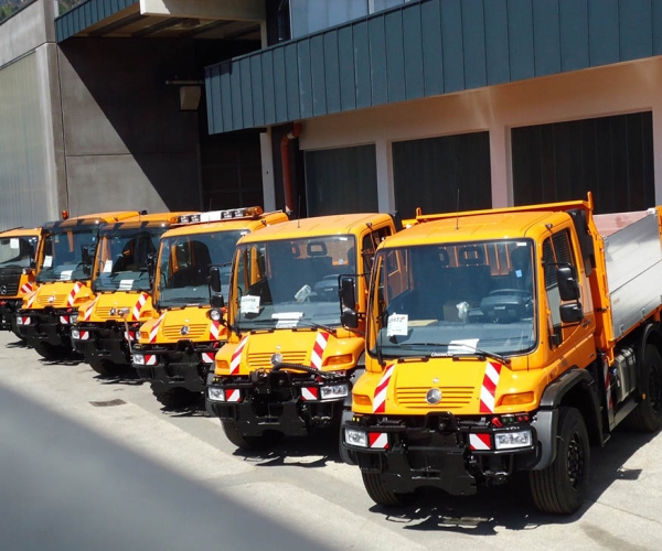 unimog-transporter-sonder-aufbau-9.jpg