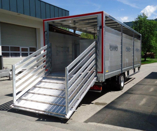 kommunal-1-achs-viehanhanger-1.jpg