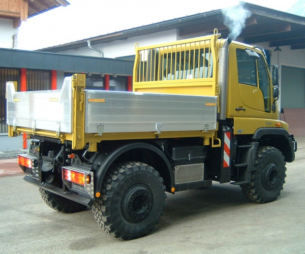unimog-transporter-sonder-aufbau-2.jpg
